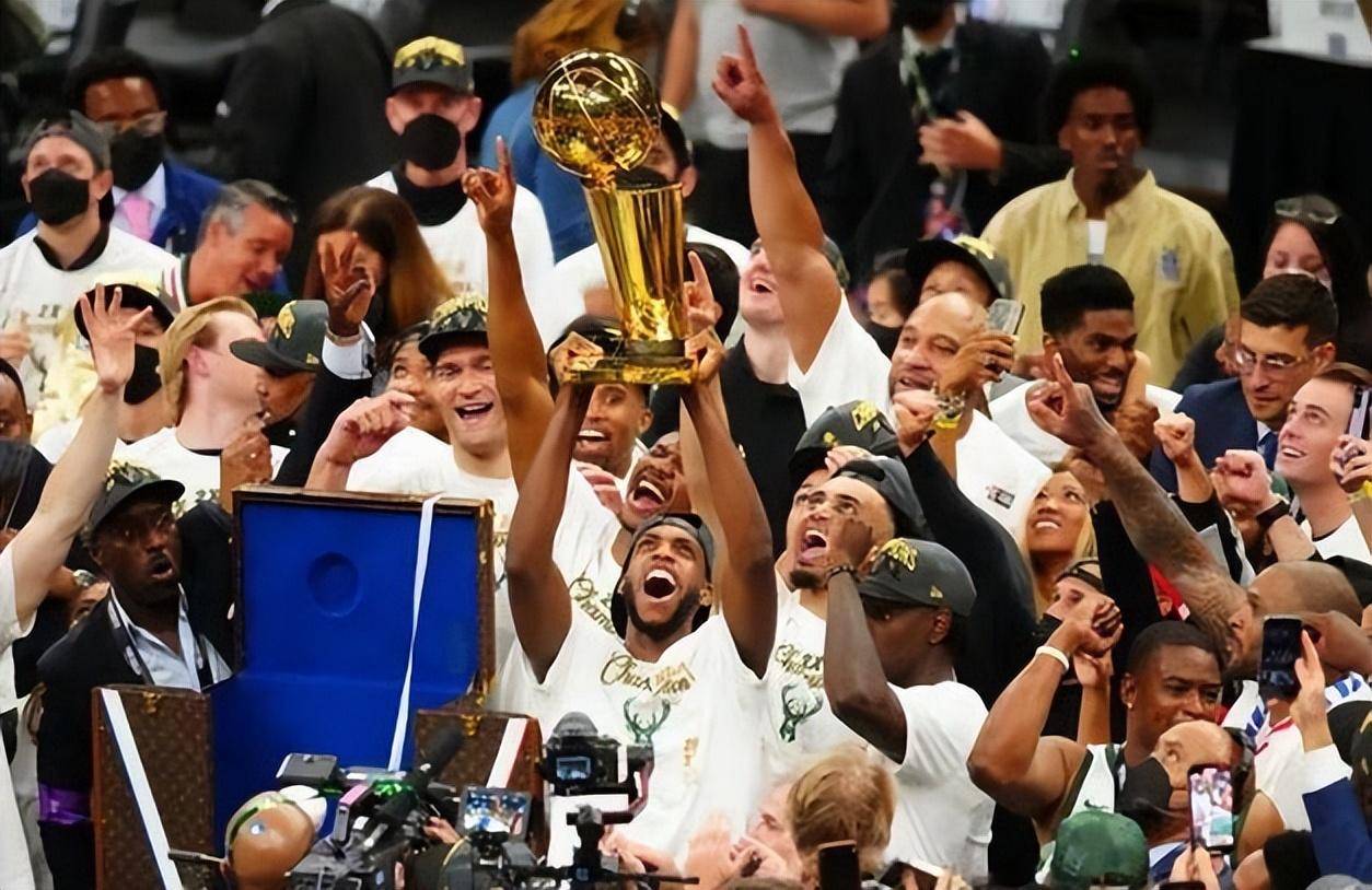 穆古鲁扎重要时刻出色防守，雄鹿带队取胜！-kaiyun